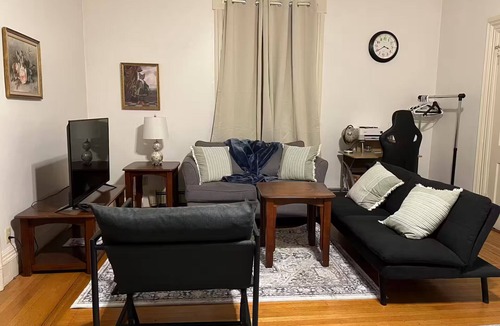 North Brookline Apartment | 1 FREE parking spot - Coolidge Corner-Close to T