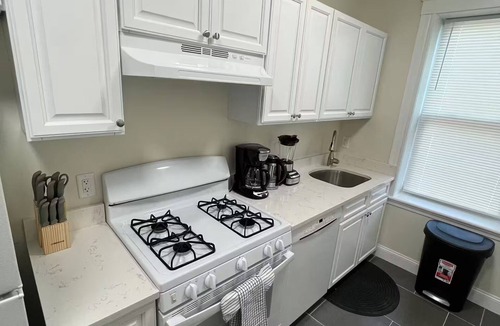 North Brookline Apartment | 1 FREE parking spot Coolidge Corner 1 bed Vrbo