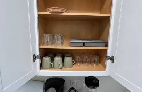 North Brookline Apartment | 1 FREE parking spot Coolidge Corner 1 bed Vrbo