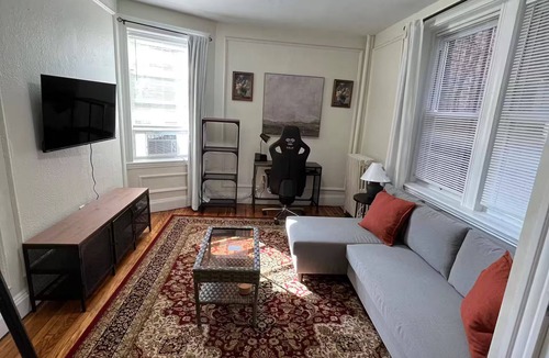 North Brookline Apartment | 1 FREE parking spot Coolidge Corner 1 bed Vrbo