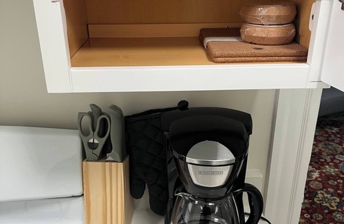 North Brookline Apartment | 1 FREE parking spot, Coolidge Corner 1 bed