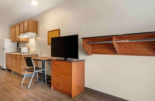 Sharonville Apartment | 1 Full Bed | ADA/Tub/Non-Smoking/Kitchen