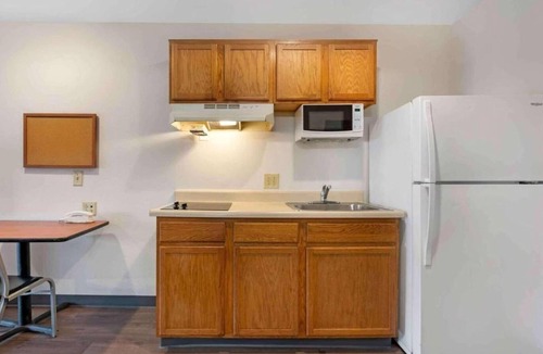 Sharonville Apartment | 1 Full Bed | Non-Smoking, Kitchen