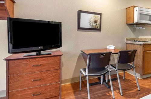 Shreveport Apartment | 1 Full Bed | Smoking, Kitchen
