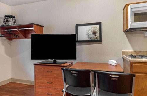 Shreveport Apartment | 1 Full Bed | Smoking, Kitchen