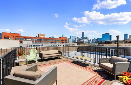 River West Apartment | 1 Garage Parking/Skyline Rooftop/PingPong/Balcony