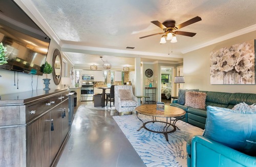 Mid Island Apartment | 1 Island Hideaway
