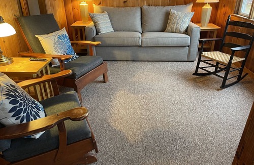 Wells Beach Cottage | 1 July week, 1 Aug week just opened! Steps to the beach, 1 dog welcome!