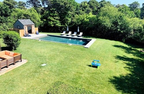 West of Town House | 1 JULY WEEK OPEN + CAR FERRY: 5BR Oasis w/Pool & 10 Bikes