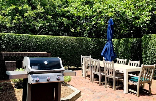 West of Town House | 1 JULY WEEK OPEN + CAR FERRY: 5BR Oasis w/Pool & 10 Bikes