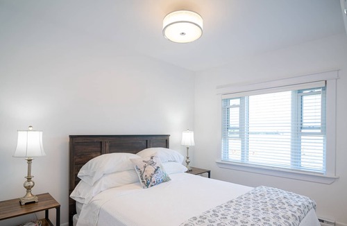 New Scotland Apartment | 1 kilometer from Rondeau Provincial Park, 10 min. walk to sandy beach.
