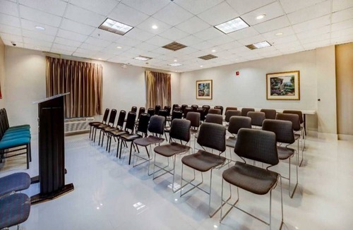 Balch Springs Apartment | 1 King - 2 Queen Beds | Suite, Nsmk, Sofa-Bed