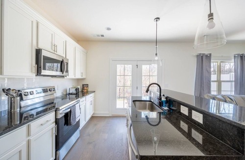 Lakewood Apartment | 1 King 2 Queens Garage Yard Washer Dryer