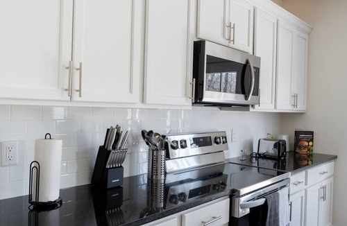 Lakewood Apartment | 1 King 2 Queens Garage Yard Washer Dryer