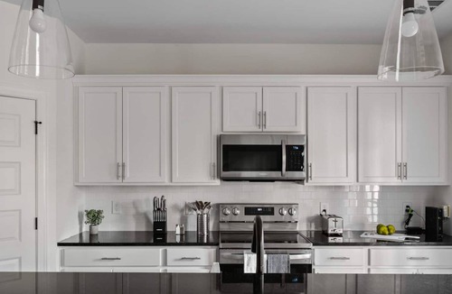 Lakewood Apartment | 1 King 2 Queens Garage Yard Washer Dryer