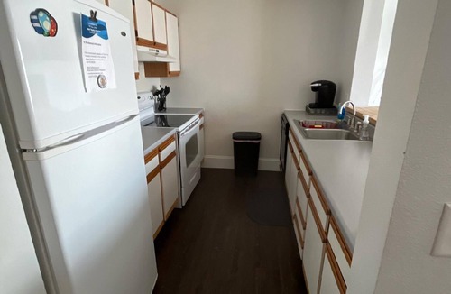 Cedar Rapids Apartment | 1 King Bed 1 Bath Apartment Steps to Paramount Theatre Downtown Cedar Rapids