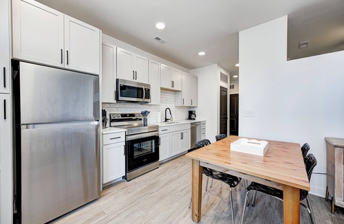Noblesville Apartment | 1 King bed/1bth Studio