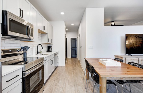 Noblesville Apartment | 1 King bed/1bth Studio