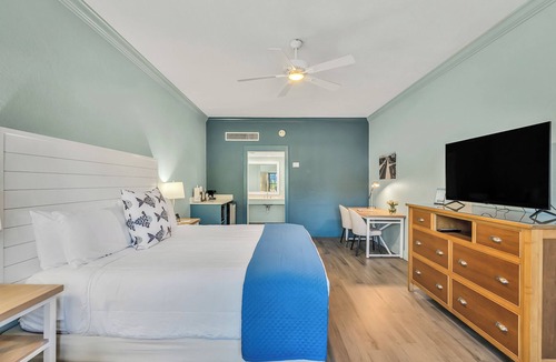 Crystal Beach Hotel | 1 King Bed at Pet Friendly Hotel!