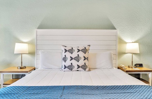 Crystal Beach Hotel | 1 King Bed at Pet Friendly Hotel!