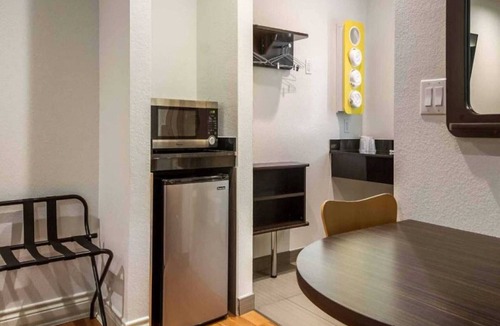 Greater Greenspoint Apartment | 1 king bed | business, smoking, micfridge