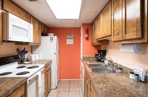 Barton Hills Condo | 1 King bed, covered Deck; .33 mi to Zilker Park & Barton Springs; @2 mi to DT!