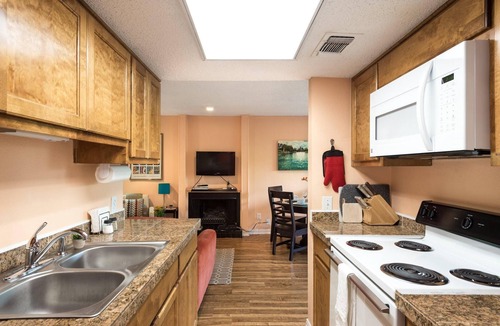 Barton Hills Condo | 1 King bed, covered Deck; .33 mi to Zilker Park & Barton Springs; @2 mi to DT!