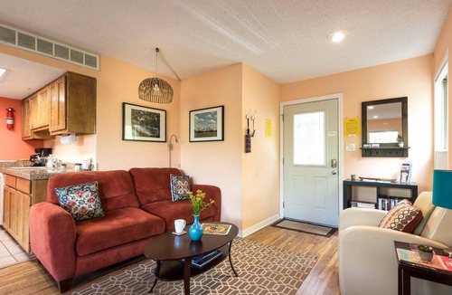 Barton Hills Condo | 1 King bed, covered Deck; .33 mi to Zilker Park & Barton Springs; @2 mi to DT!