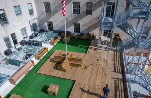 Downtown Jackson Apartment | (1) King Bed Loft Sum