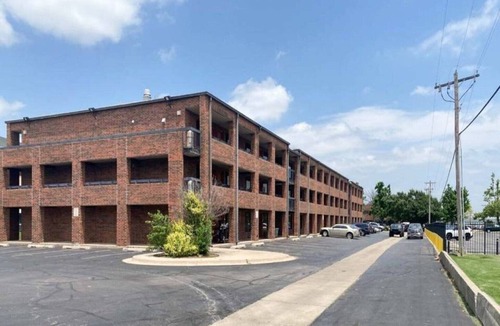 Central Oklahoma City Apartment | 1 King Bed | Mobil Access Tub Nsmk Micfridg