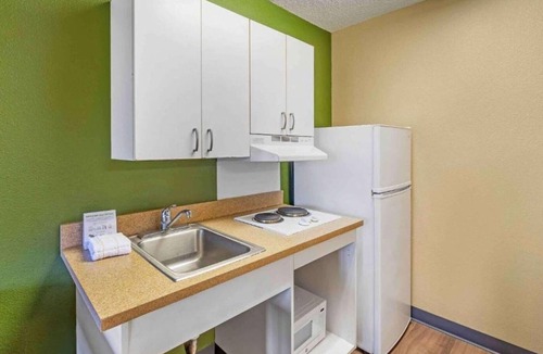 South Natomas Apartment | 1 King Bed | Mob Acc RI Shwr Ste Nsmk Ktchn