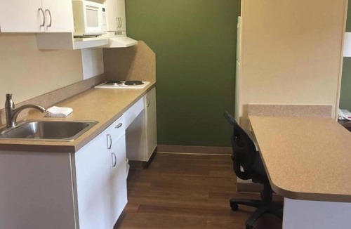 North Greece Apartment | 1 King Bed | Mob Acc RI Shwr Ste Nsmk Ktchn