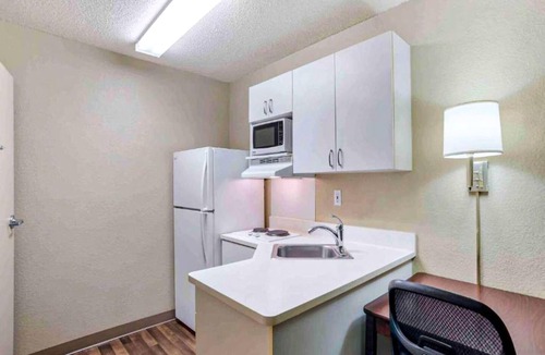 Huntsville Apartment | 1 King Bed | Non-Smoking, Kitchen
