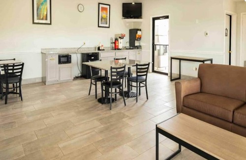 Nacogdoches Apartment | 1 King Bed | Non-Smoking, Micfridge, Sofa-Bed
