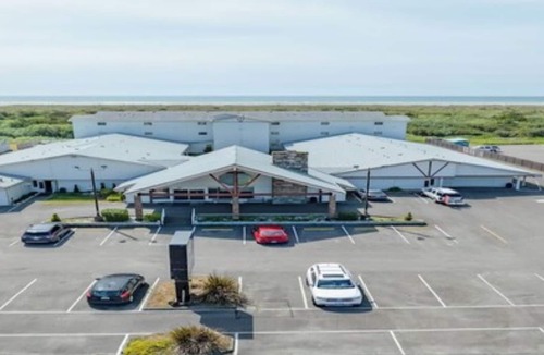 Ocean Shores Hotel | 1 King Bed Non-Smoking