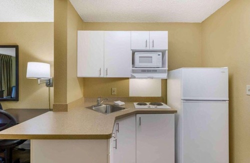 Kent Apartment | 1 King Bed | Non-Smoking, Kitchen, Shower
