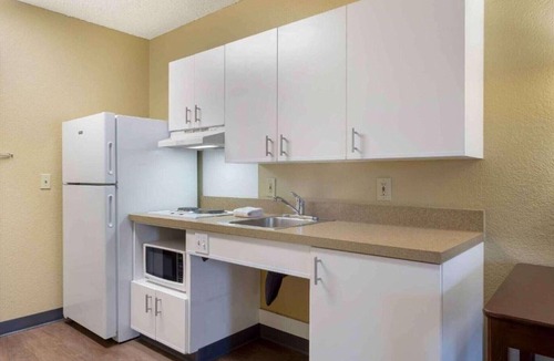 Kent Apartment | 1 King Bed | Non-Smoking, Kitchen, Shower