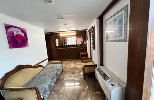 San Antonio Hotel | 1 King Bed Smoking