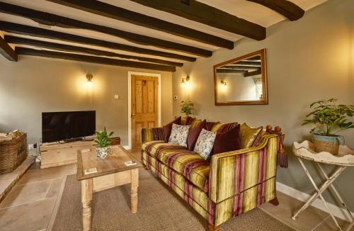 Wixford House | 1 Kingswood Cottage