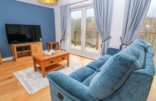 Looe House | 1 Lake View