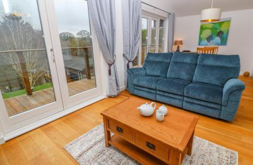 Looe House | 1 Lake View