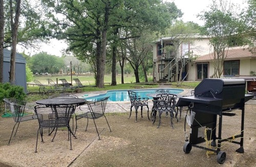 Elmo House | 1 Large Bedroom| Estate | Pool