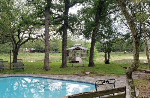 Elmo House | 1 Large Bedroom| Estate | Pool