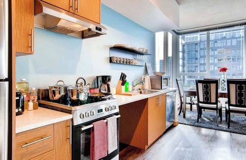 Belltown Apartment | #1 Location/2BR/Across From Space Needle!