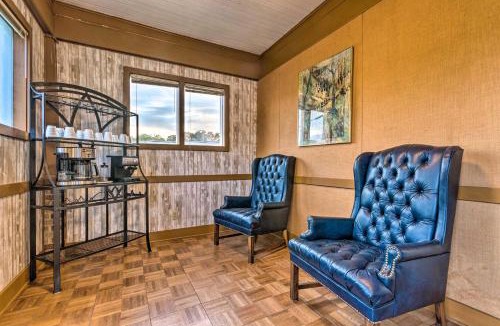Hot Springs House | 1 Mi to Bathhouse Row Bright Hot Springs Home!