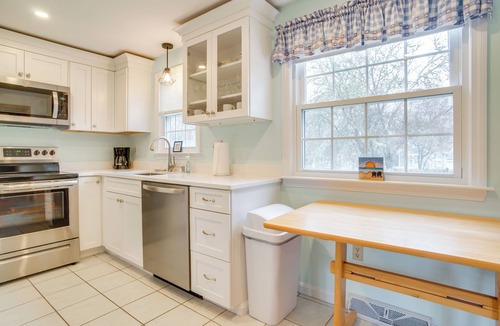 West Dennis Cottage | 1 Mi to Beach: Cape Cod Escape w/Yard!