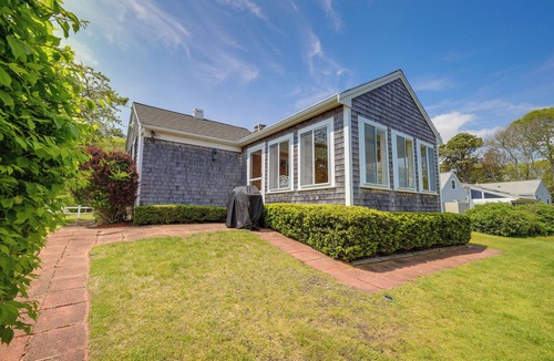 West Dennis Cottage | 1 Mi to Beach: Cape Cod Escape w/Yard!