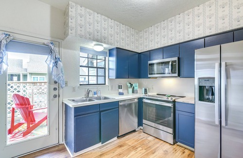 Galveston Apartment | 1 Mi to Beach! East End Galveston Condo w/Pool