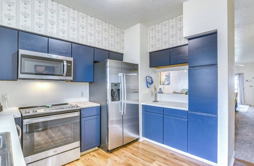 Galveston Apartment | 1 Mi to Beach! East End Galveston Condo w/Pool