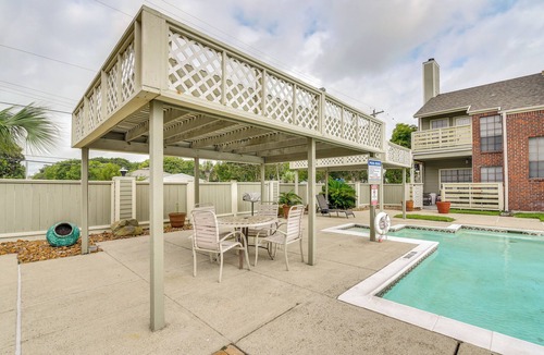 Galveston Apartment | 1 Mi to Beach! East End Galveston Condo w/Pool